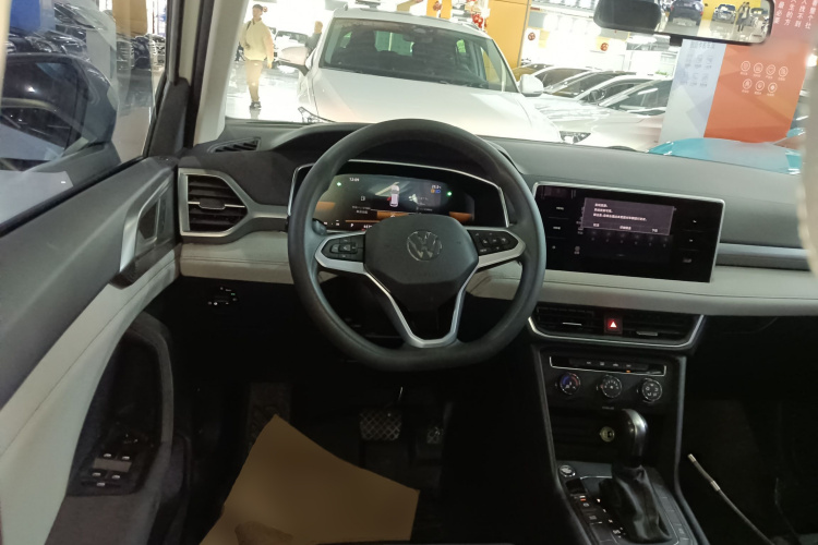 大众 途岳 2023款 300TSI 两驱新月版中控内饰13