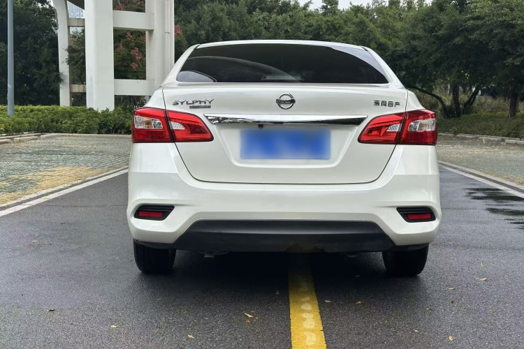 日产 轩逸 2022款 经典 1.6XE CVT舒适版车身外观6