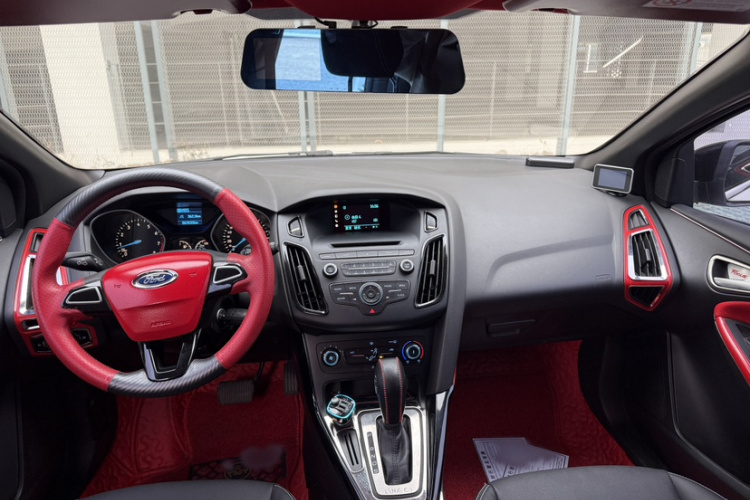 福特 福克斯 2015款 两厢 1.6L 自动舒适型中控内饰7001