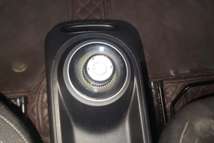 五菱汽车 五菱缤果 2023款 203km 轻享款局部细节18