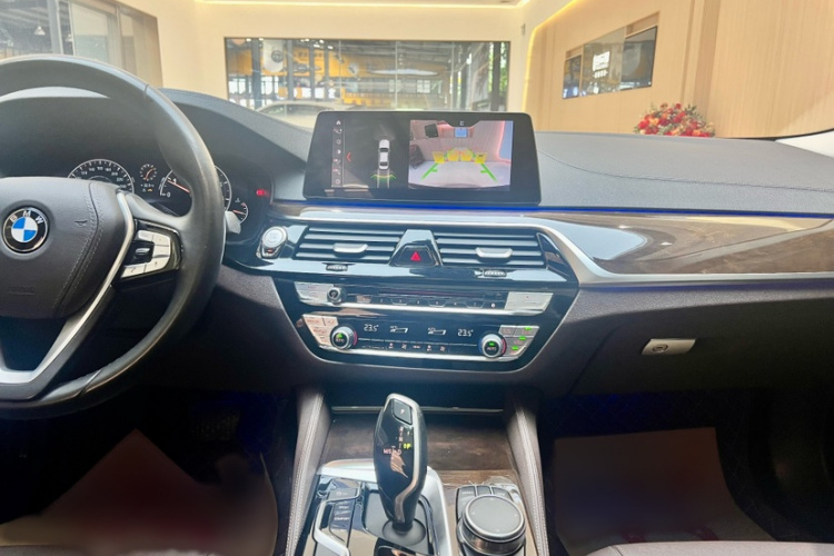 宝马5系 2019款 525Li 豪华套装中控内饰7001