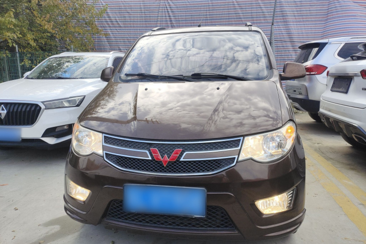 五菱汽车 五菱宏光 2014款 1.5L S标准型车身外观2