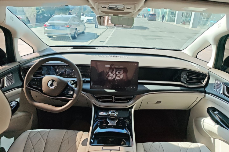 腾势D9 2022款 DM-i 970 四驱尊荣型中控内饰7002