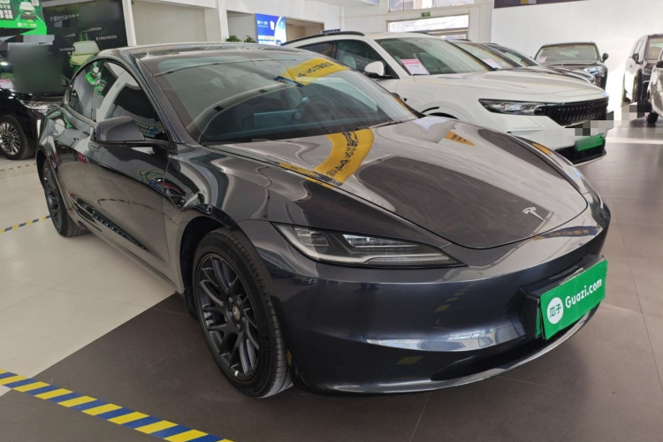 特斯拉 Model 3 2023款 后轮驱动版车身外观3