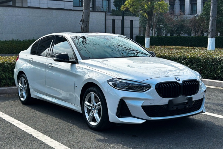 宝马1系 2021款 120i M运动曜夜版车身外观6005