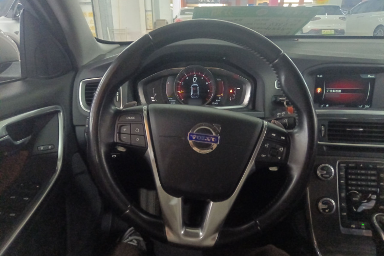 沃尔沃V60 2015款 T5 智雅版中控内饰13