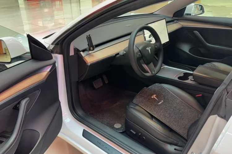 特斯拉 Model 3 2021款 标准续航后驱升级版中控内饰7002