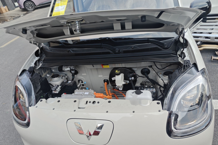 五菱汽车 宏光MINIEV 2025款 四门版 进阶款机舱底盘24