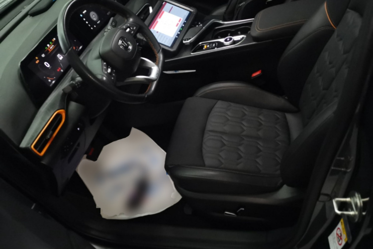 长安UNI-T 2022款 1.5T 运动版 尊贵型中控内饰19