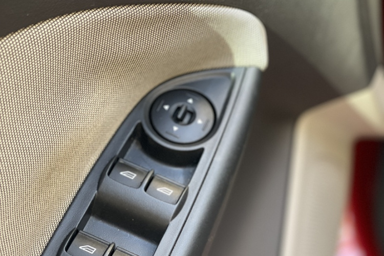 福特 福克斯 2012款 三厢 1.6L 自动舒适型中控内饰7003