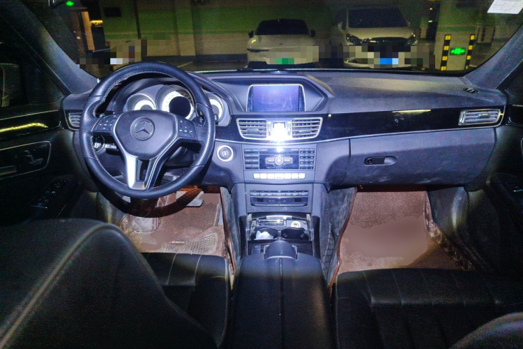 奔驰E级 2015款 E 260 L 运动型中控内饰12