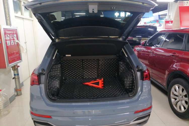 奥迪Q3 2022款 40 TFSI RS套件燃速型局部细节23