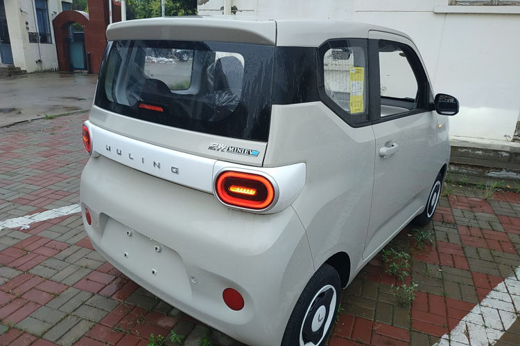 五菱汽车 宏光MINIEV 2024款 第三代 215km 青春版车身外观7