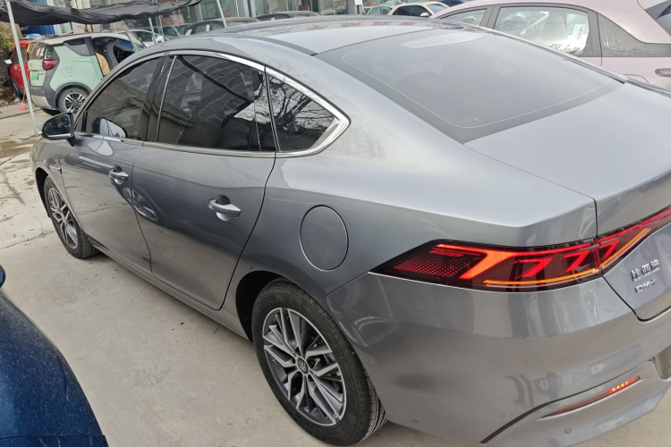 比亚迪 秦PLUS 2024款 荣耀版 DM-i 55KM超越型车身外观4