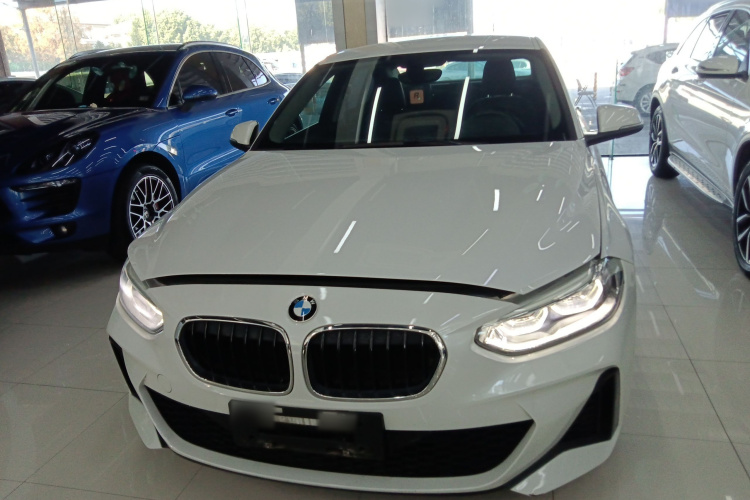 宝马1系 2022款 120i M运动版车身外观6001