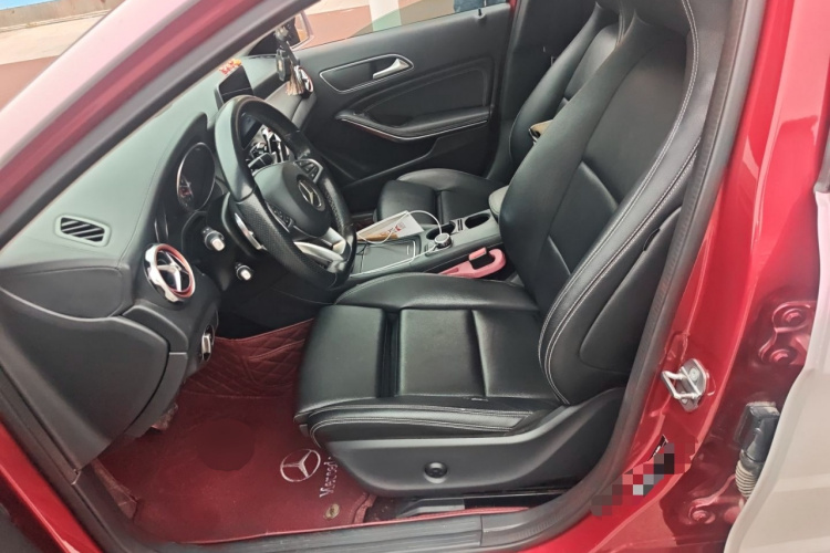 奔驰GLA 2019款 GLA 200 时尚型中控内饰19