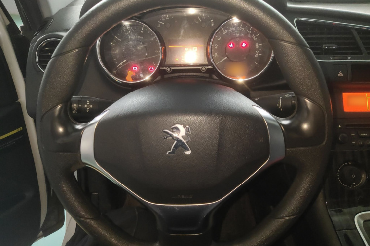 标致3008 2015款 2.0L 自动经典版中控内饰13