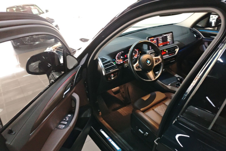 宝马X3 2022款 xDrive30i 领先型 M曜夜套装中控内饰7003