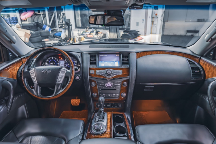 英菲尼迪QX80 2016款 5.6L 4WD中控内饰7001
