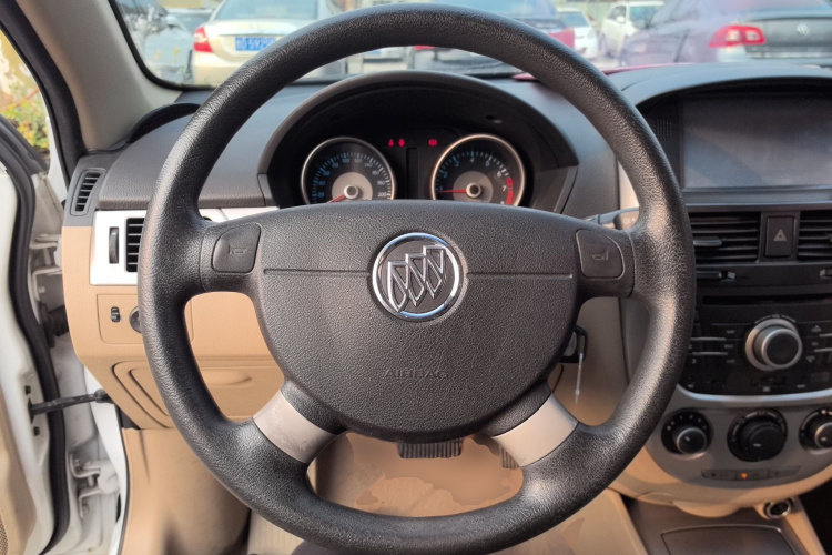 别克 凯越 2013款 1.5L 自动经典型中控内饰13