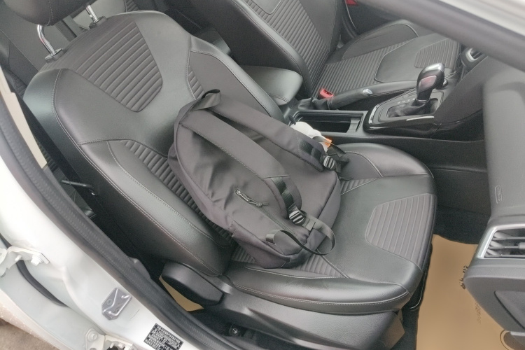 福特 福克斯 2018款 两厢经典 1.6L 自动风尚型智行版局部细节41