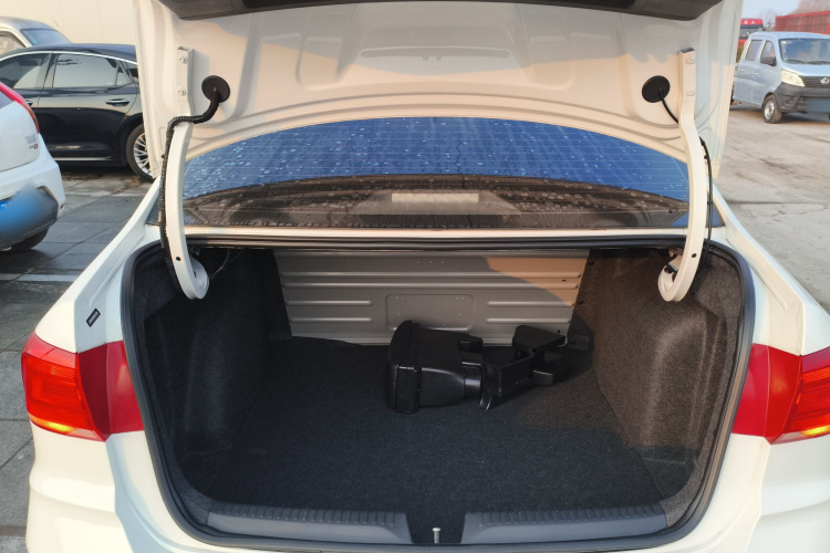 大众 桑塔纳 2021款 1.5L 自动风尚版机舱底盘23