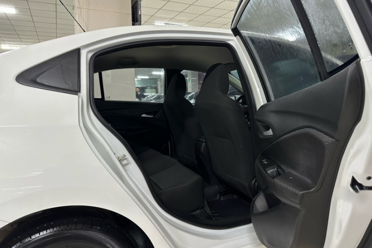 雪佛兰 科沃兹 2022款 325T 自动欣悦版中控内饰7011