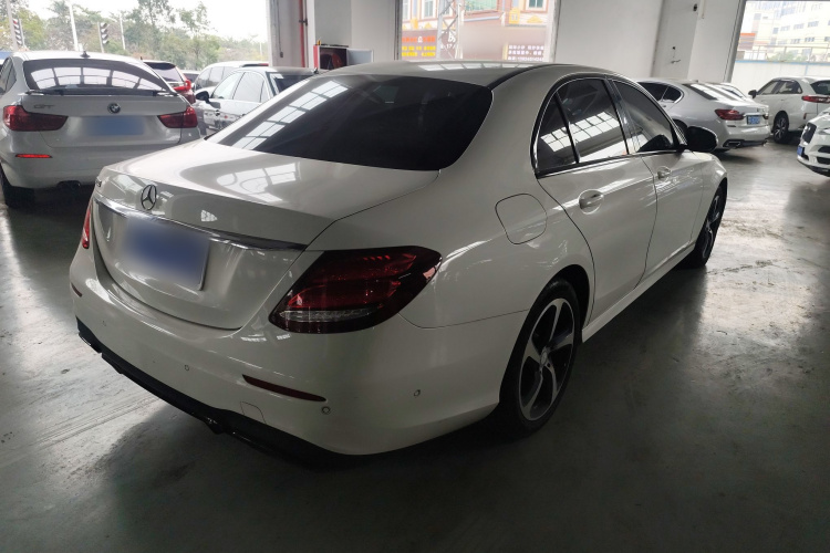 奔驰E级 2017款 E 200 运动型车身外观7