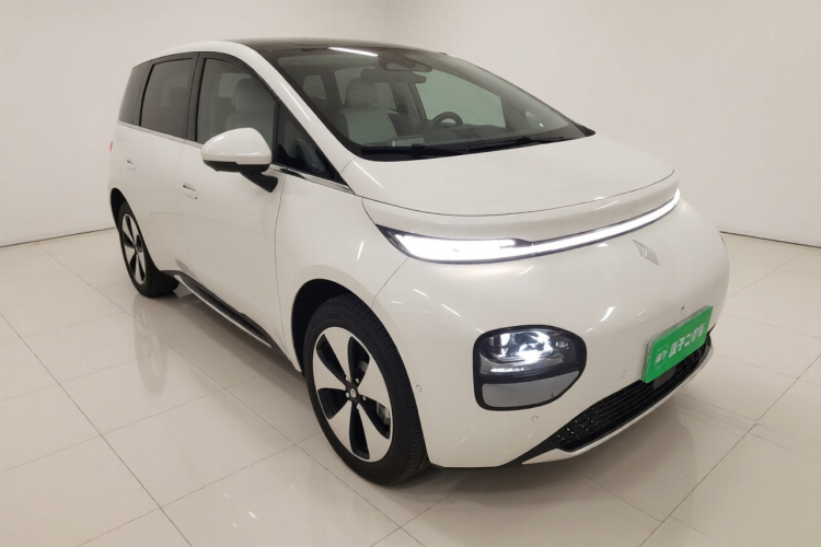 宝骏云朵 2023款 460 Max 灵犀版车身外观3