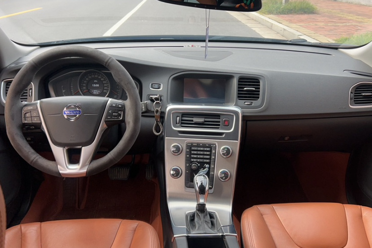 沃尔沃S60 2015款 S60L 2.0T 智远版中控内饰7002