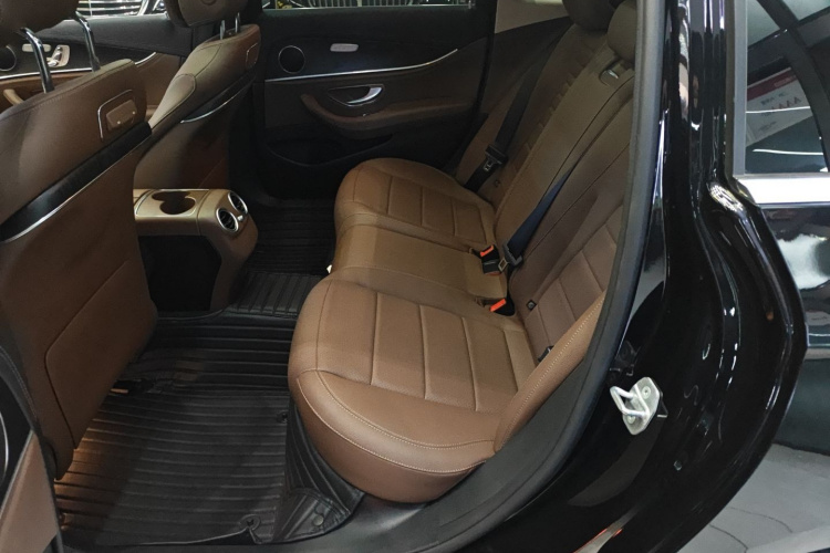 奔驰E级 2020款 改款 E 300 L 运动时尚型中控内饰21