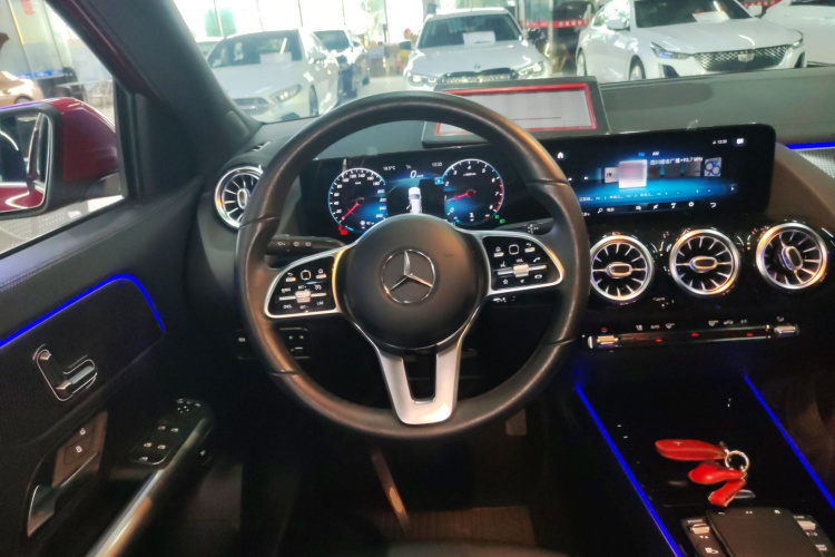 奔驰GLA 2020款 GLA 200中控内饰13