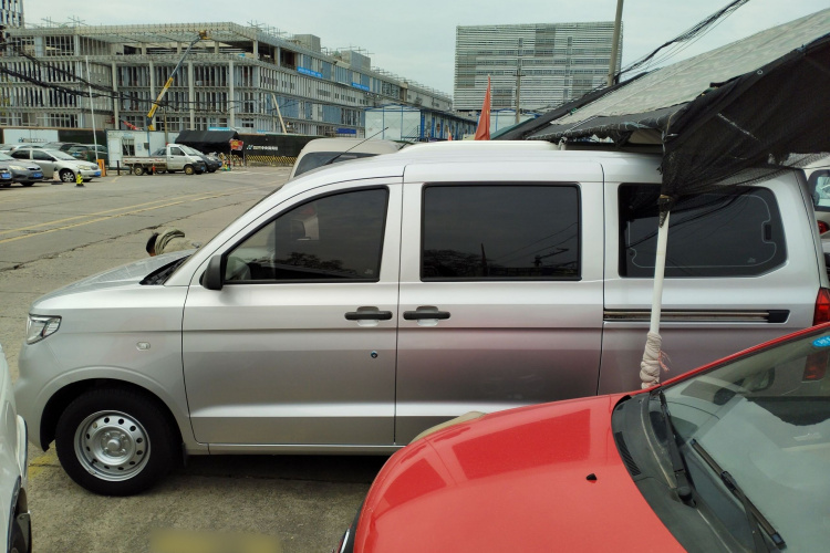 五菱汽车 五菱宏光V 2022款 1.5L劲取版电动助力LAR车身外观4