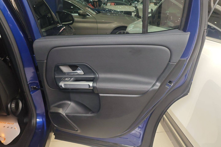 奔驰GLB 2020款 改款 GLB 200 动感型中控内饰7006