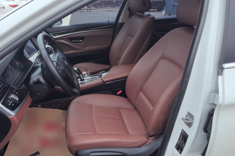 宝马5系 2014款 525Li 领先型中控内饰19