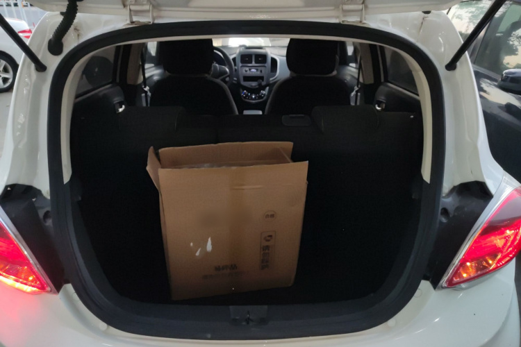 长安欧尚 奔奔E-Star 2021款 国民版 心悦版 磷酸铁锂（31.95kWh）局部细节23