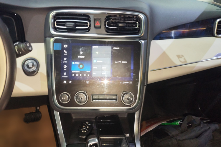 领克01 2019款 2.0T 两驱耀Pro版 国VI局部细节16