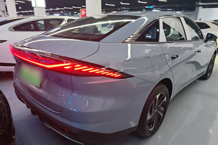 吉利银河 银河L6 2024款 125km PLUS 龙腾版车身外观7