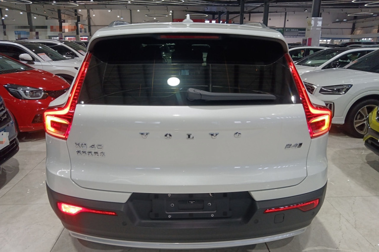 沃尔沃XC40 2023款 B4 四驱智远豪华版车身外观6