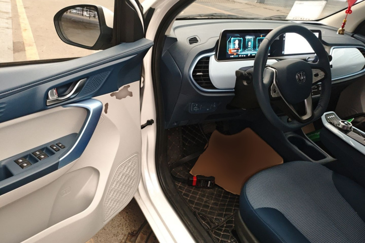 长安欧尚 奔奔E-Star 2022款 赏心版 多彩款 磷酸铁锂中控内饰7003