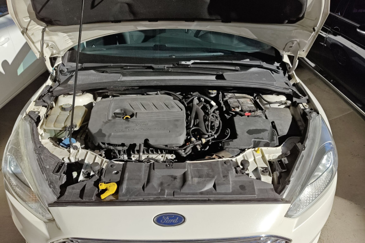 福特 福克斯 2015款 三厢 EcoBoost 180 自动精英型机舱底盘24