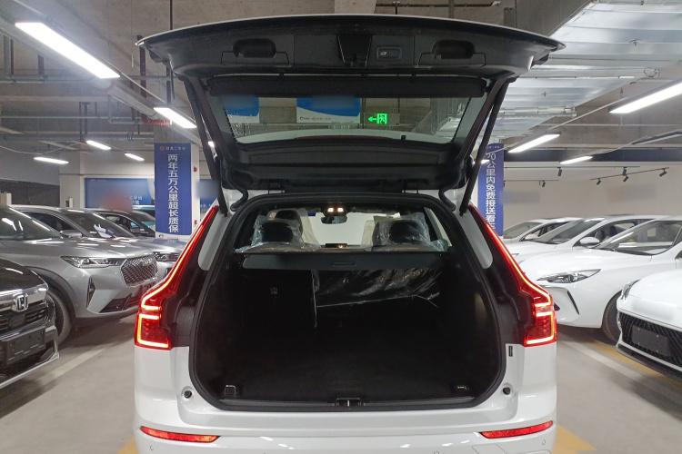 沃尔沃XC60 2026款 B5 四驱智逸豪华版机舱底盘23