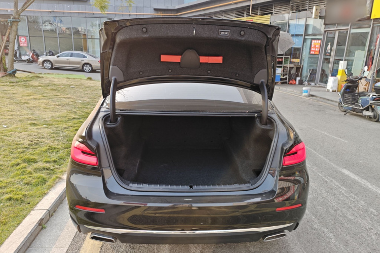 宝马5系 2023款 530Li 领先型 豪华套装机舱底盘23