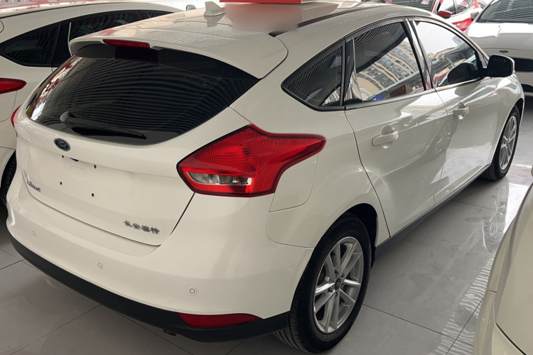 福特 福克斯 2017款 两厢 1.6L 手动风尚型智行版车身外观6004