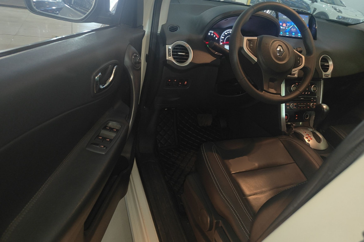 雷诺 科雷傲(进口) 2014款 改款 2.0L 两驱时尚版中控内饰20