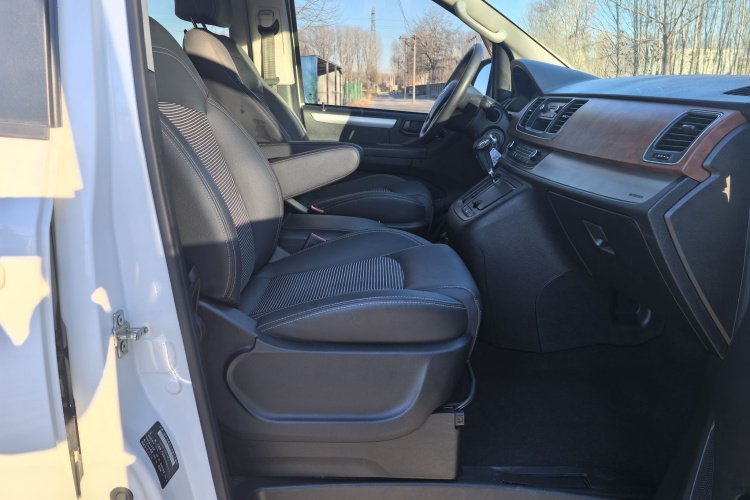 上汽大通MAXUS 大通G10 2016款 2.0T 自动精英版中控内饰7001