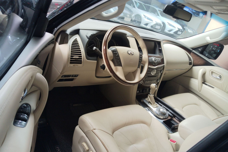 英菲尼迪QX80 2013款 5.6L 4WD中控内饰7003