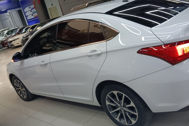 奇瑞 艾瑞泽5 2021款 PRO 1.5L 手动青春版车身外观4