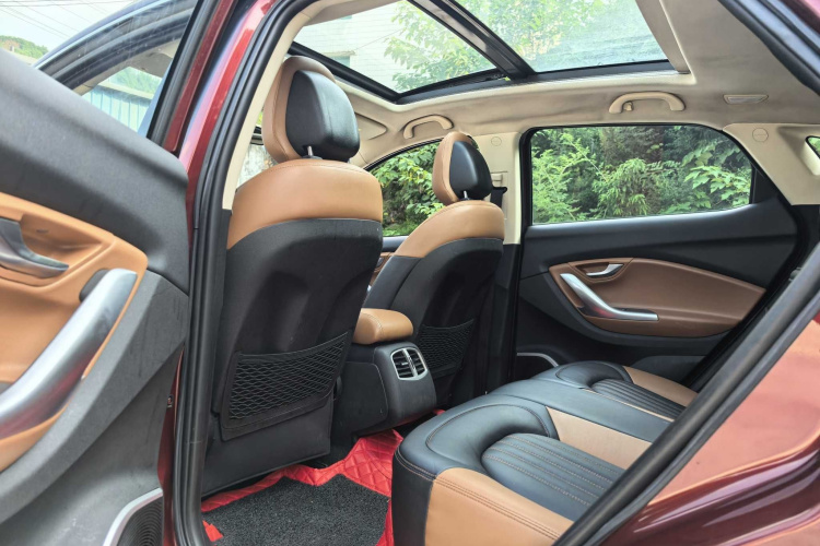 东南DX7 2015款 1.5T 手动尊贵型中控内饰7004