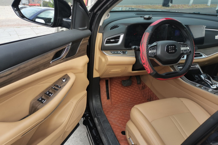 蓝电E5 2023款 1.5L DE-i 100KM臻享型 7座中控内饰7003